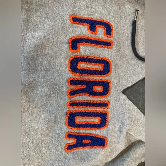 Colosseum Florida Gators grey hoodie, v-neck size XL, puffy stitched lettering - Picture 9 of 16